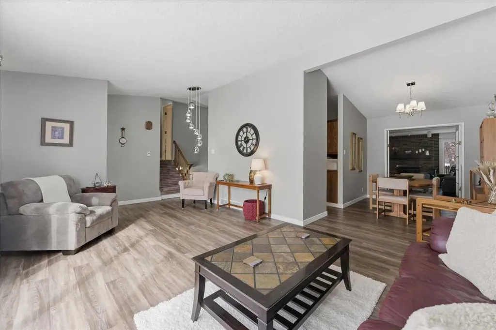 6004 Louise Road SW Calgary AB T3E5V2