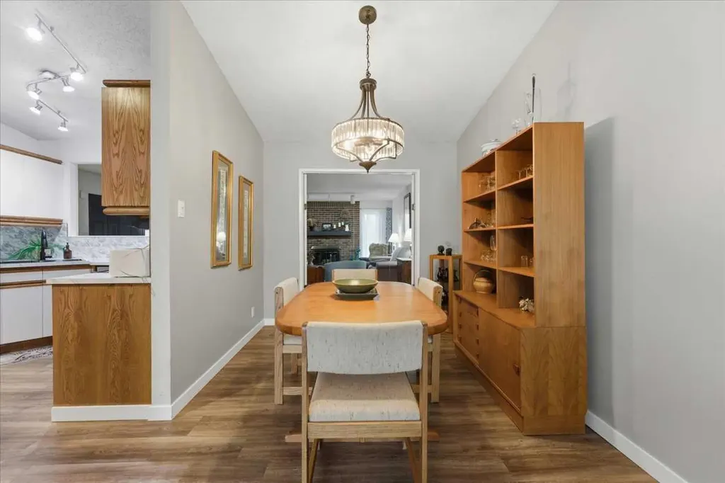 6004 Louise Road SW Calgary AB T3E5V2
