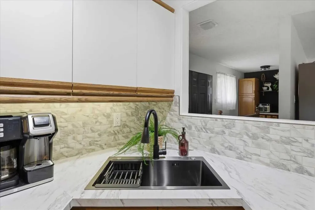 6004 Louise Road SW Calgary AB T3E5V2
