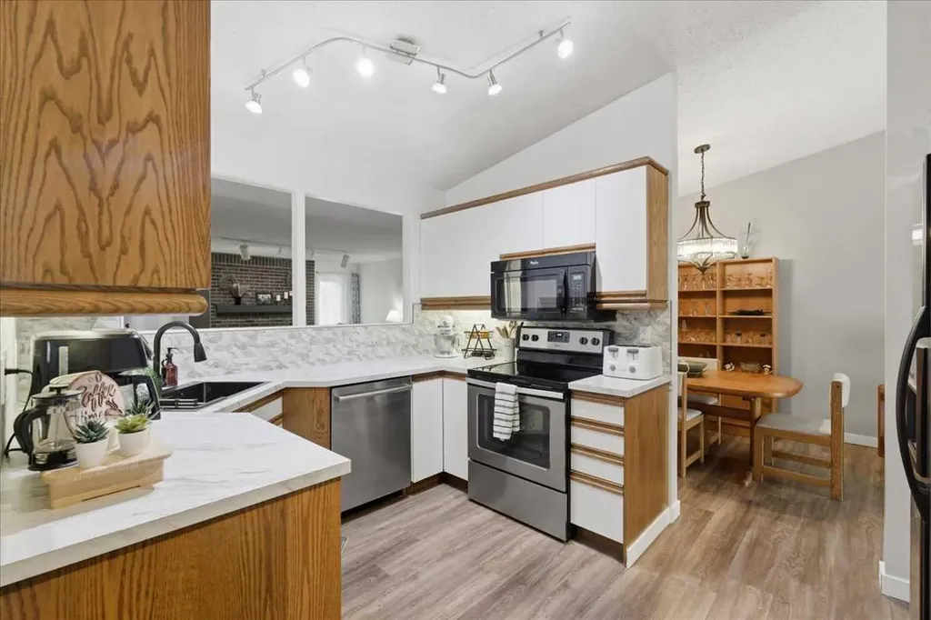 6004 Louise Road SW Calgary AB T3E5V2