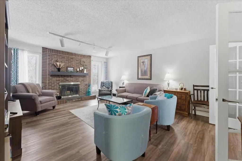 6004 Louise Road SW Calgary AB T3E5V2