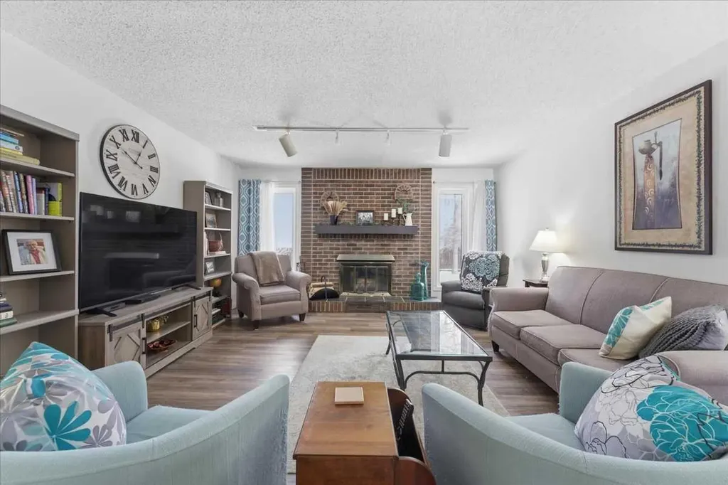 6004 Louise Road SW Calgary AB T3E5V2