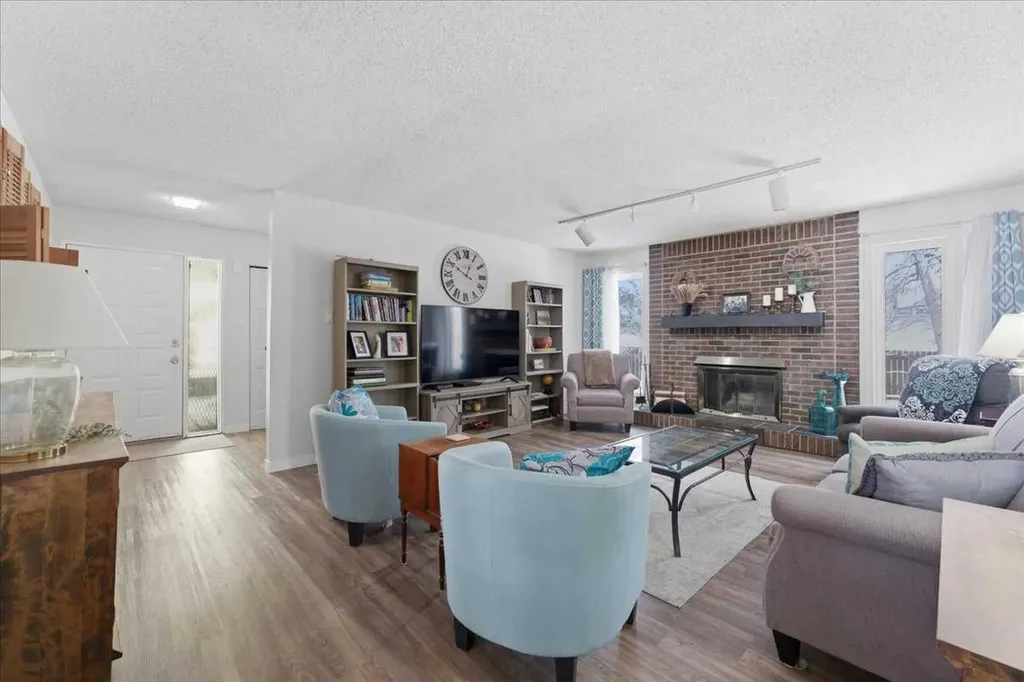 6004 Louise Road SW Calgary AB T3E5V2