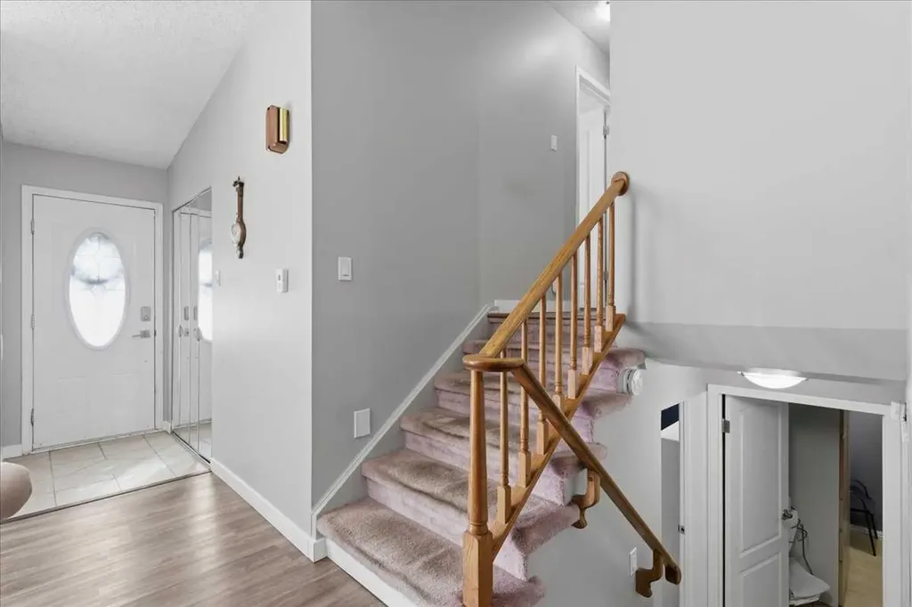 6004 Louise Road SW Calgary AB T3E5V2