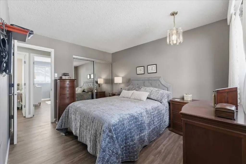 6004 Louise Road SW Calgary AB T3E5V2