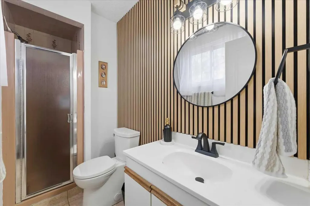 6004 Louise Road SW Calgary AB T3E5V2