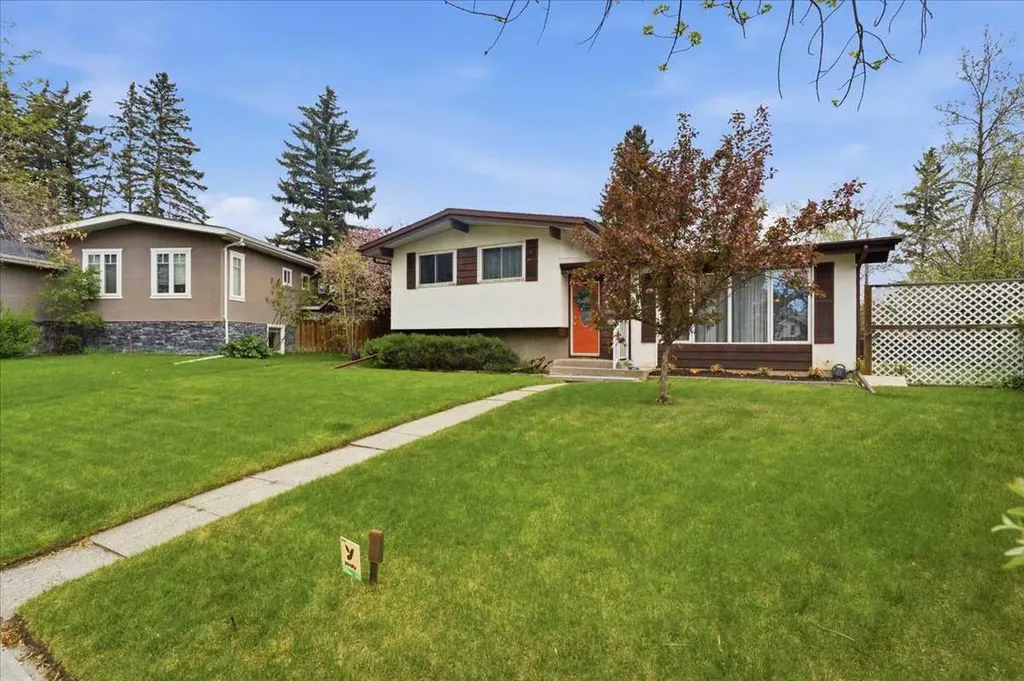 6004 Louise Road SW Calgary AB T3E5V2