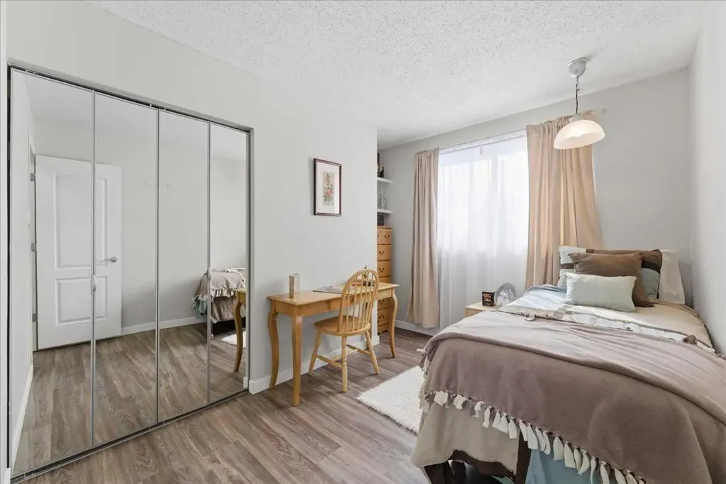 6004 Louise Road SW Calgary AB T3E5V2