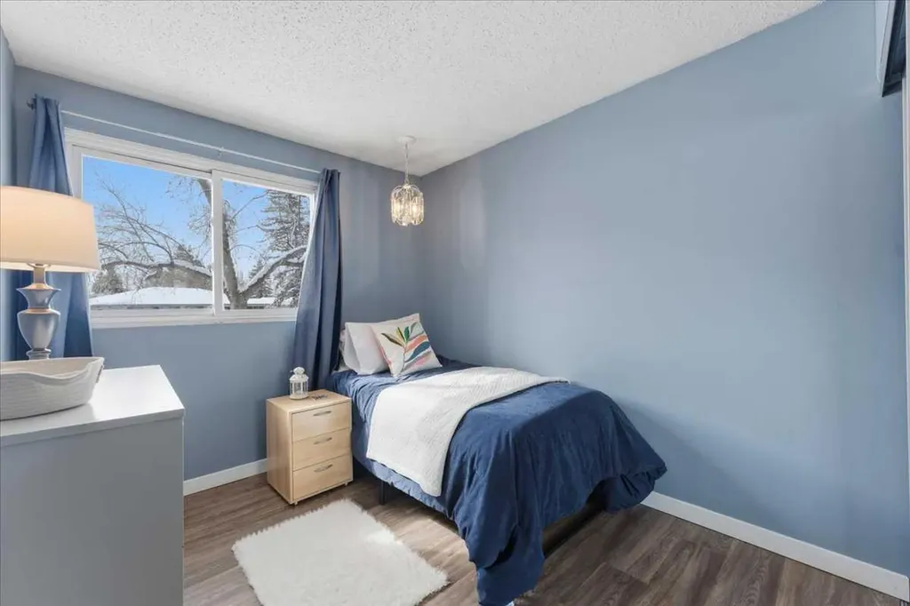 6004 Louise Road SW Calgary AB T3E5V2