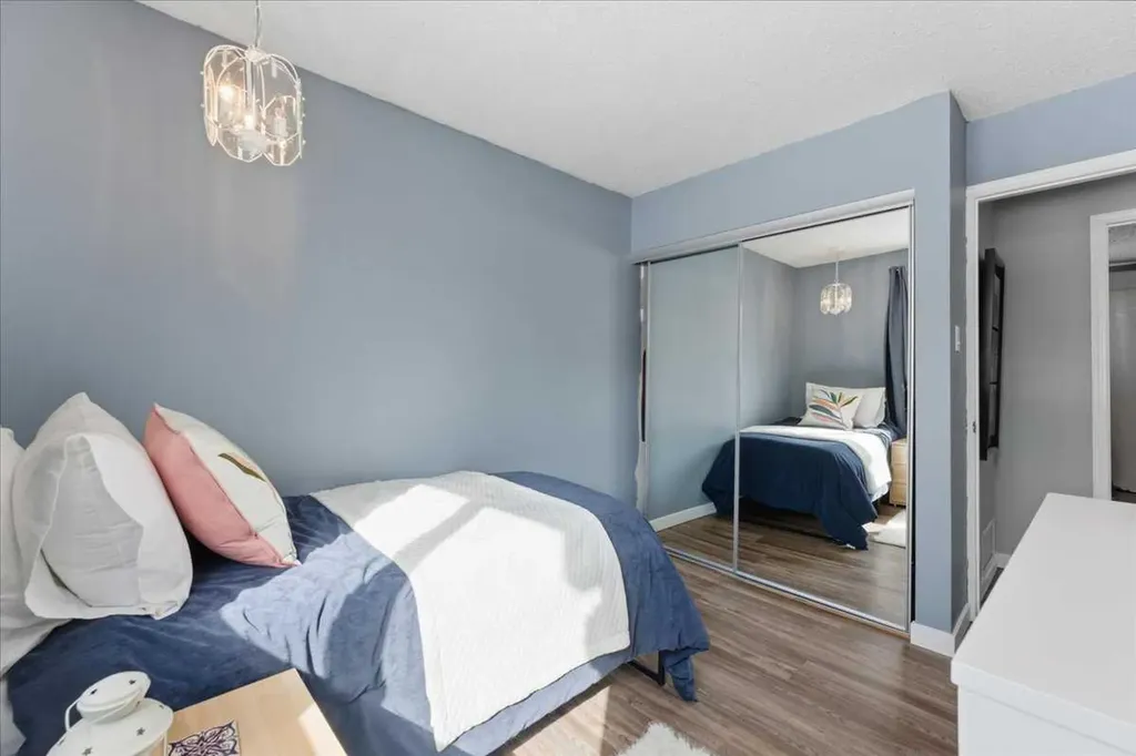 6004 Louise Road SW Calgary AB T3E5V2