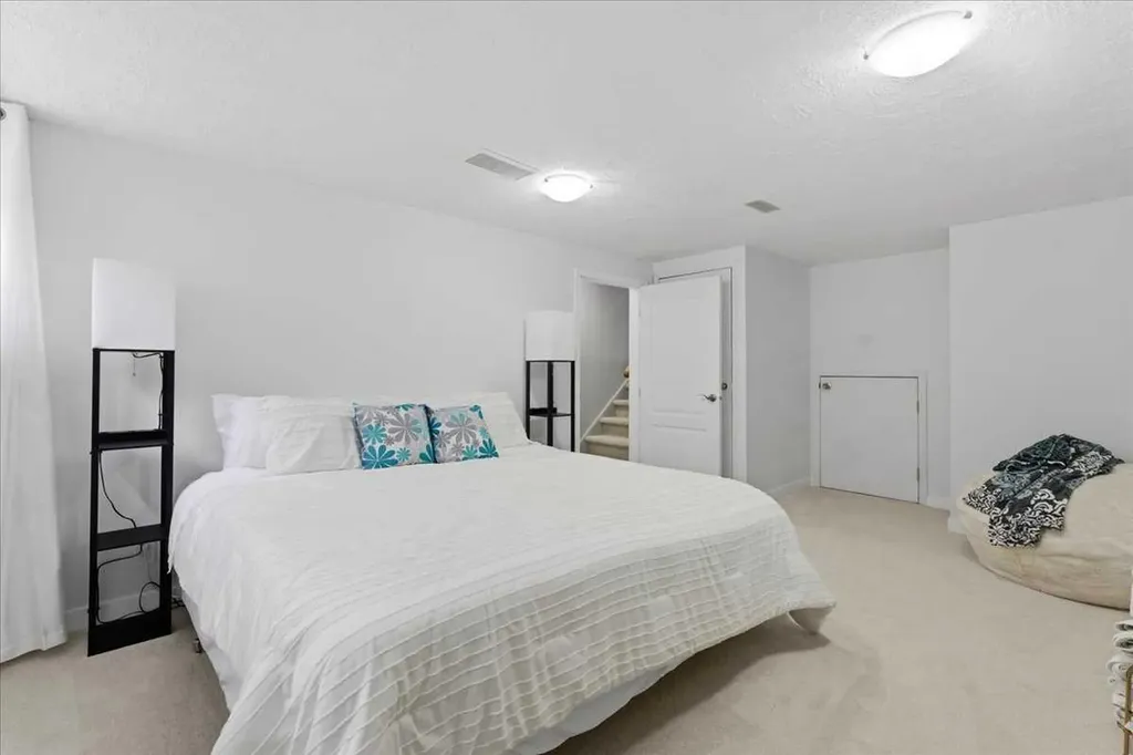 6004 Louise Road SW Calgary AB T3E5V2
