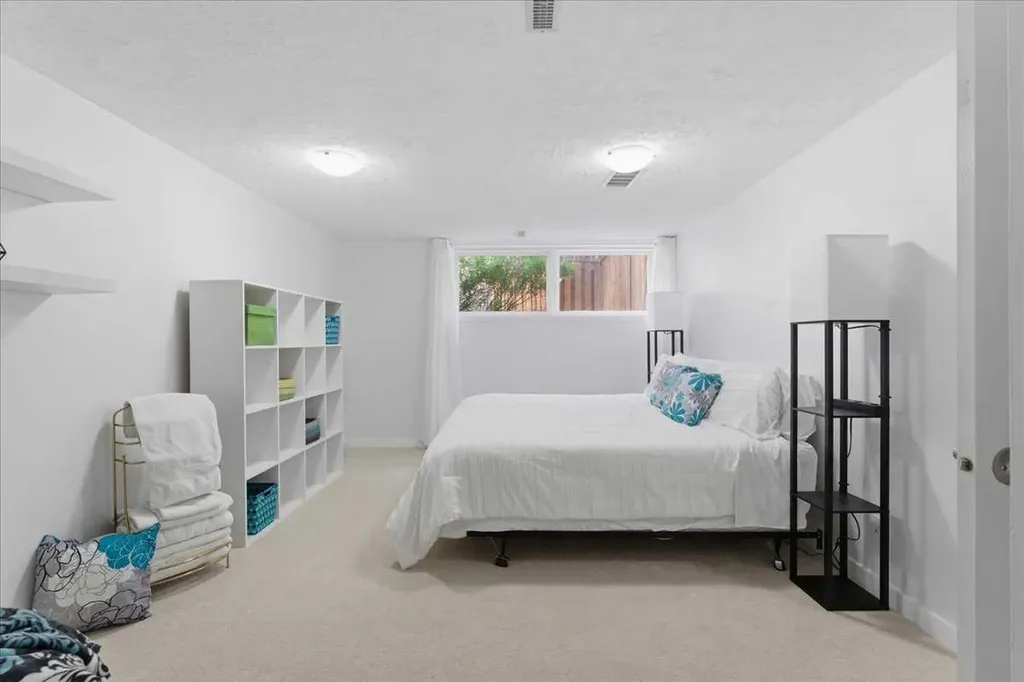 6004 Louise Road SW Calgary AB T3E5V2