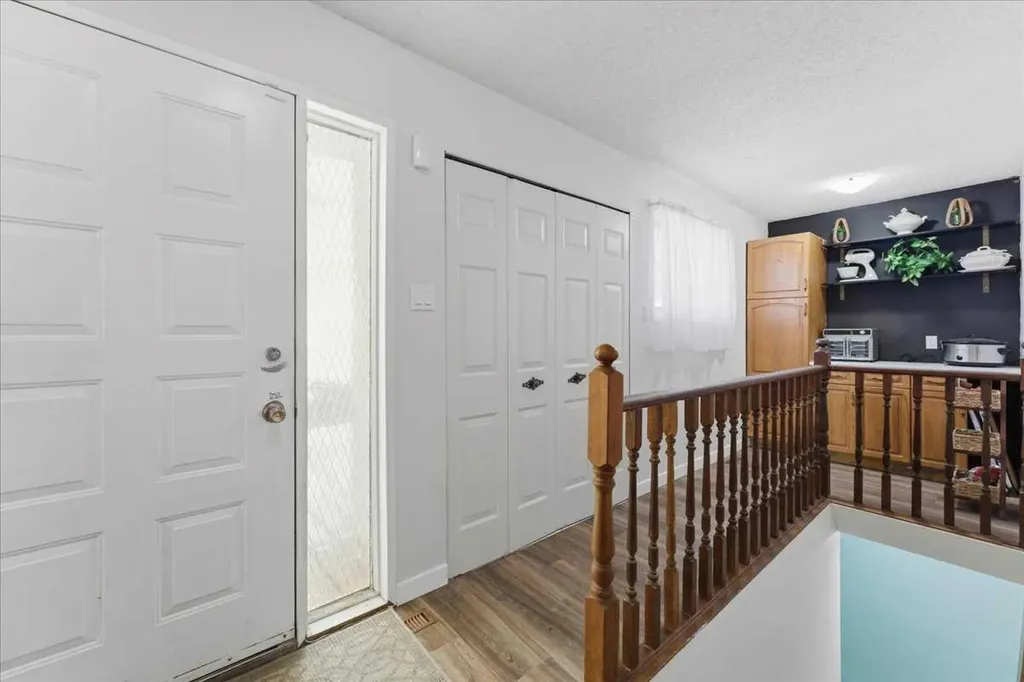 6004 Louise Road SW Calgary AB T3E5V2