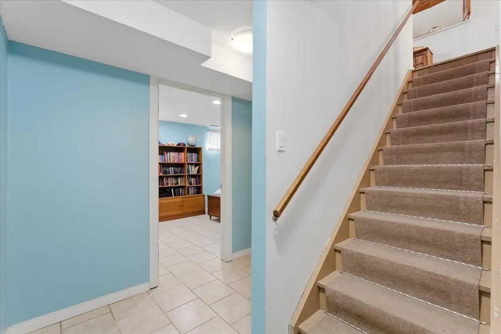 6004 Louise Road SW Calgary AB T3E5V2