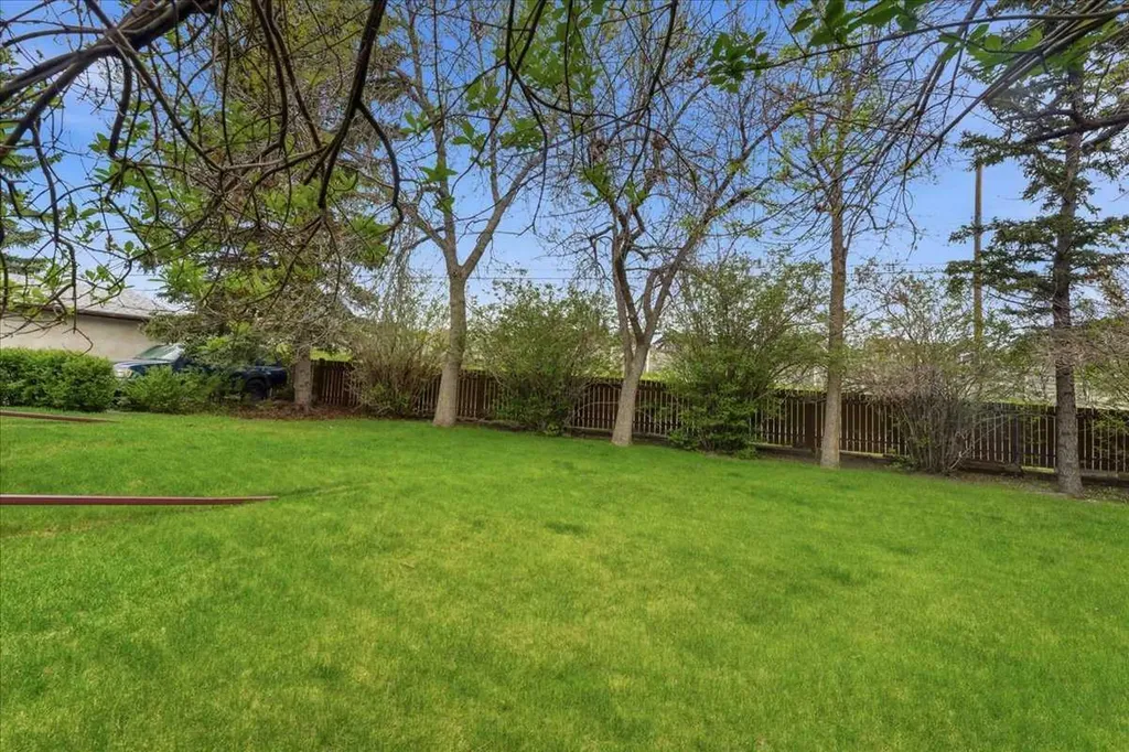 6004 Louise Road SW Calgary AB T3E5V2