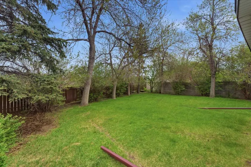 6004 Louise Road SW Calgary AB T3E5V2