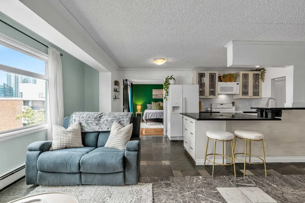 128 15 Avenue SW Calgary AB T2R0R5