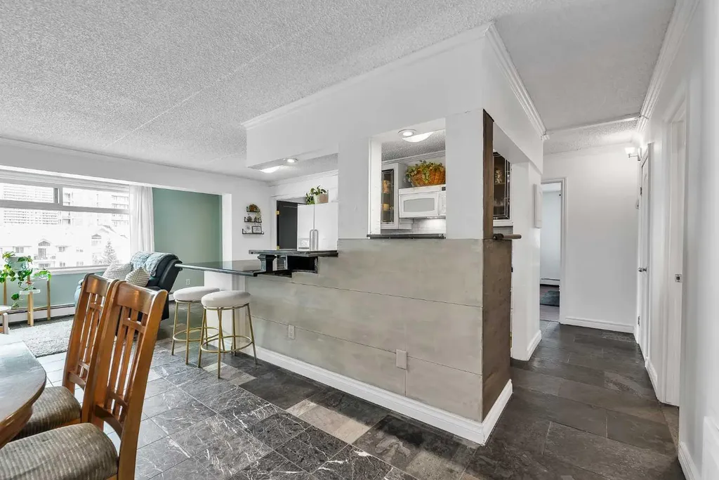 128 15 Avenue SW Calgary AB T2R0R5
