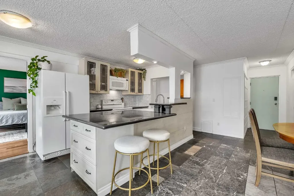 128 15 Avenue SW Calgary AB T2R0R5