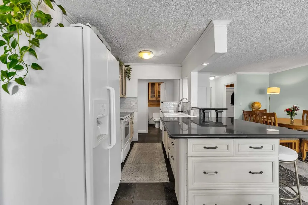 128 15 Avenue SW Calgary AB T2R0R5