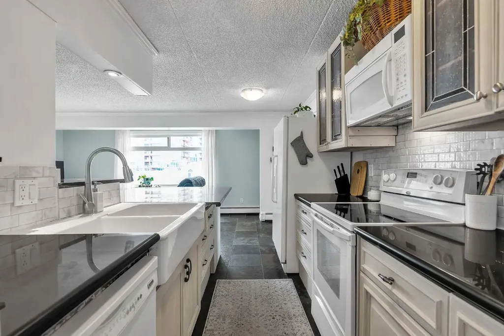 128 15 Avenue SW Calgary AB T2R0R5