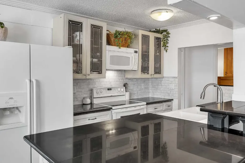 128 15 Avenue SW Calgary AB T2R0R5