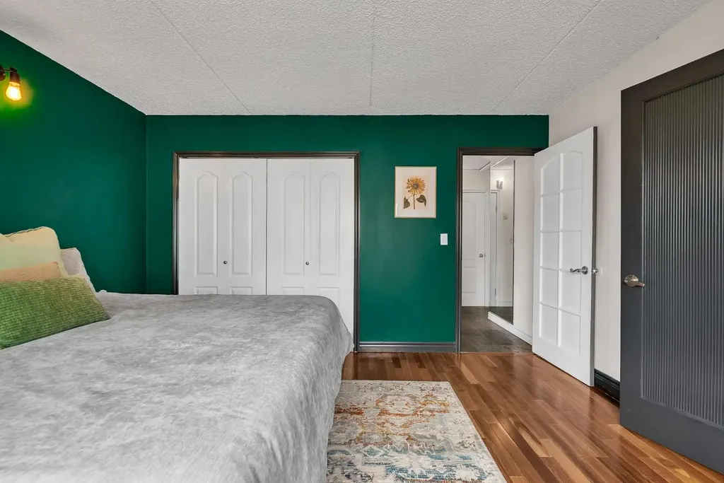 128 15 Avenue SW Calgary AB T2R0R5