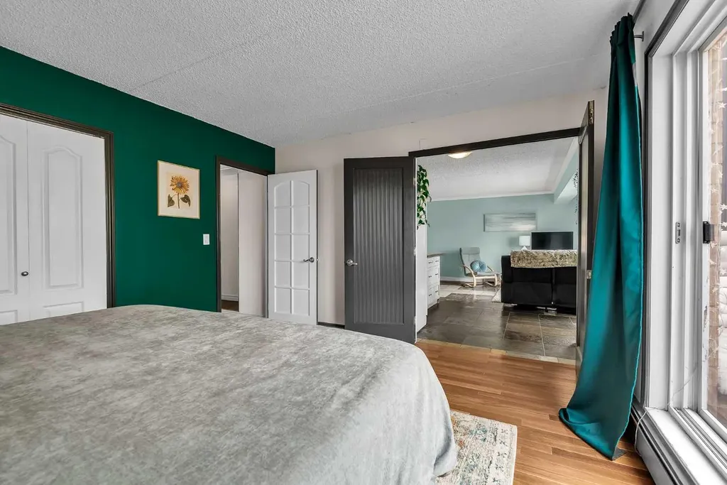 128 15 Avenue SW Calgary AB T2R0R5