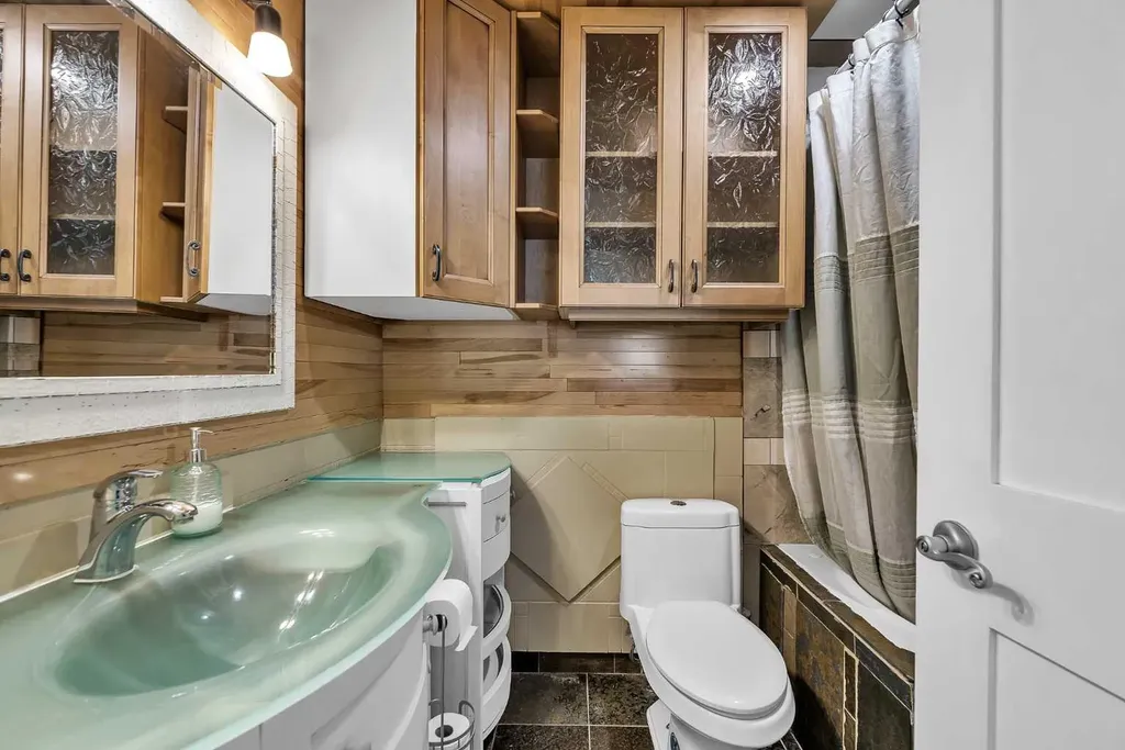 128 15 Avenue SW Calgary AB T2R0R5
