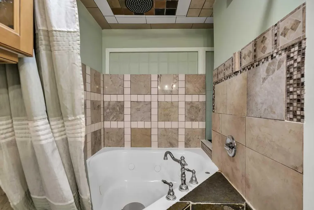 128 15 Avenue SW Calgary AB T2R0R5