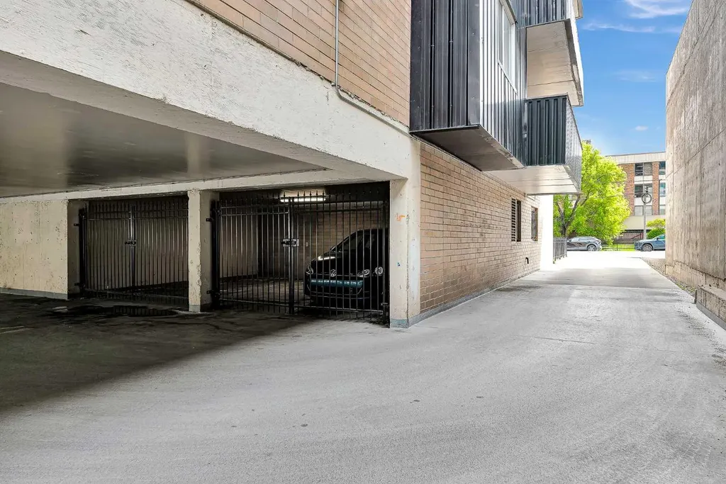 128 15 Avenue SW Calgary AB T2R0R5