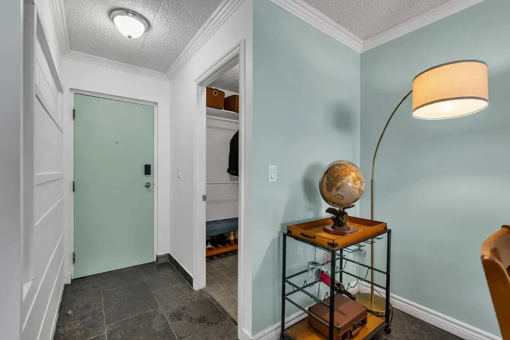128 15 Avenue SW Calgary AB T2R0R5