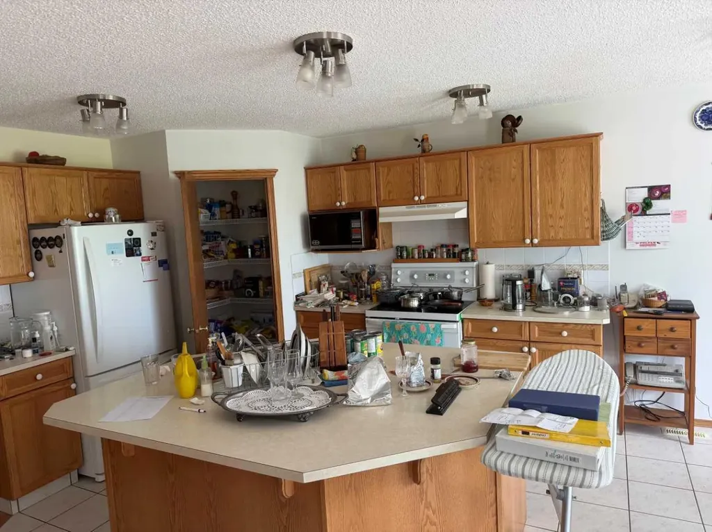 65 Spring Crescent SW Calgary AB T3H 3V2