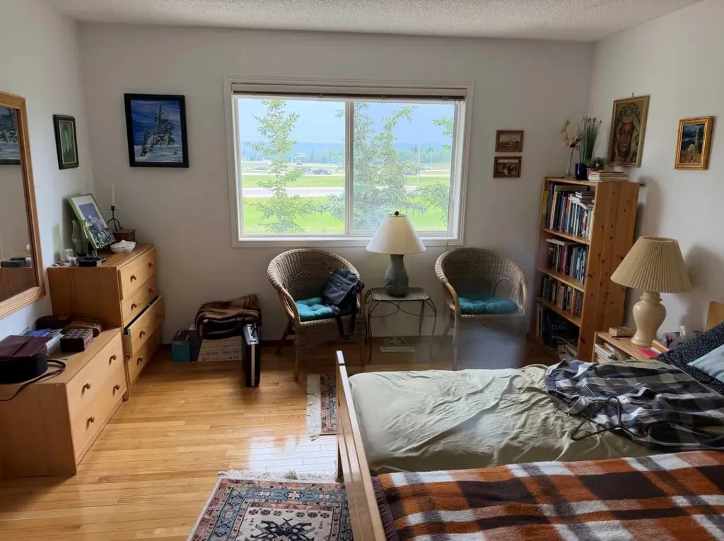 65 Spring Crescent SW Calgary AB T3H 3V2