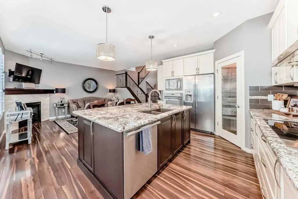 71 Hillcrest Street SW Airdrie AB T4B 0Y7