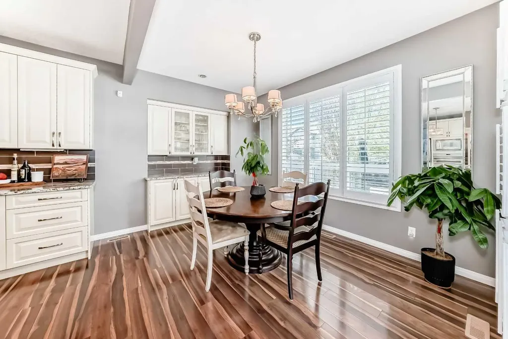 71 Hillcrest Street SW Airdrie AB T4B 0Y7