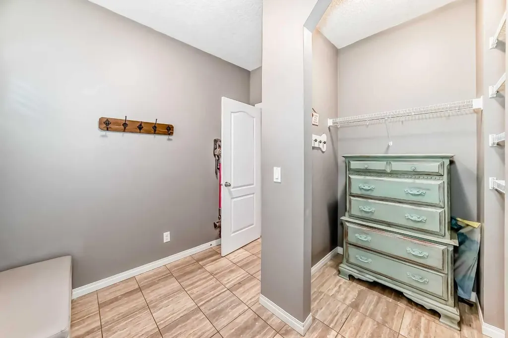 71 Hillcrest Street SW Airdrie AB T4B 0Y7
