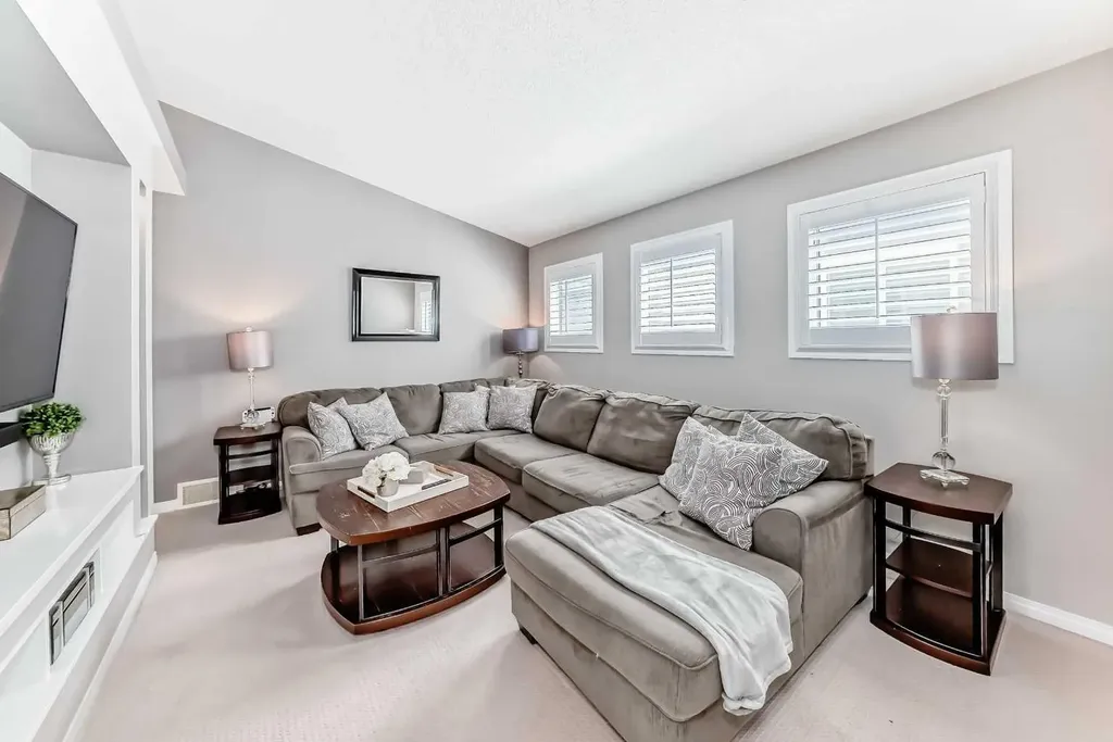 71 Hillcrest Street SW Airdrie AB T4B 0Y7