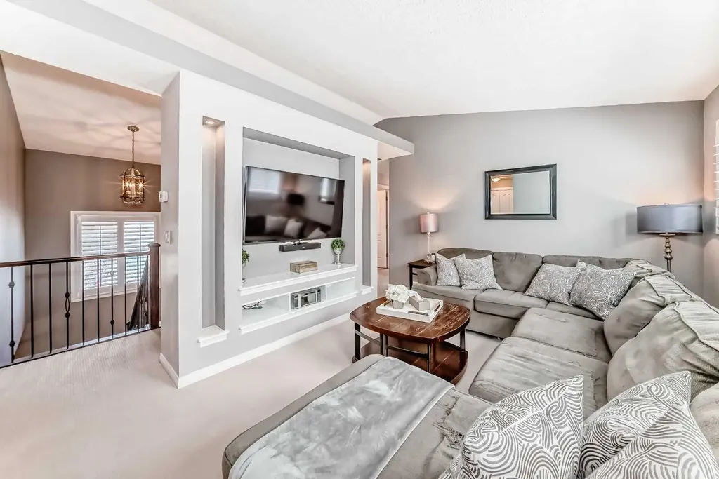 71 Hillcrest Street SW Airdrie AB T4B 0Y7