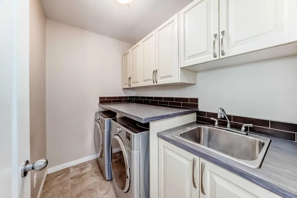 71 Hillcrest Street SW Airdrie AB T4B 0Y7