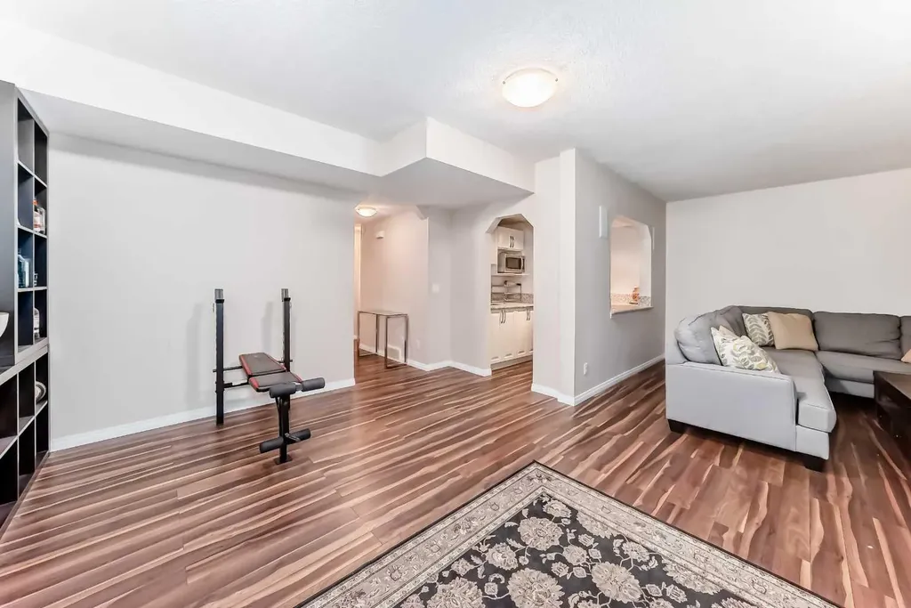 71 Hillcrest Street SW Airdrie AB T4B 0Y7