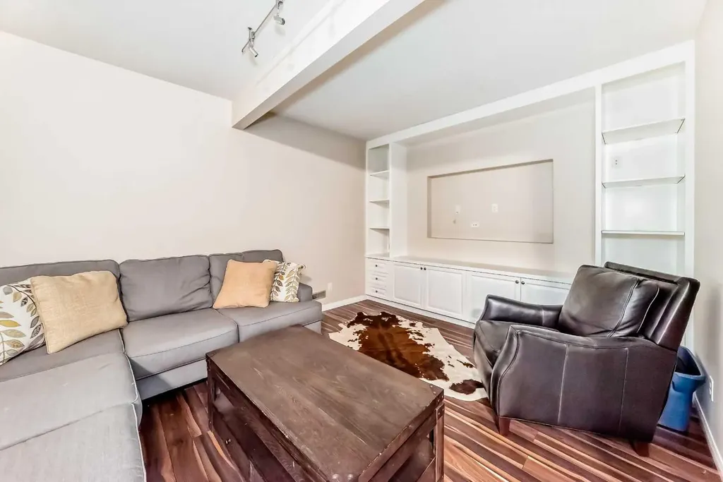 71 Hillcrest Street SW Airdrie AB T4B 0Y7