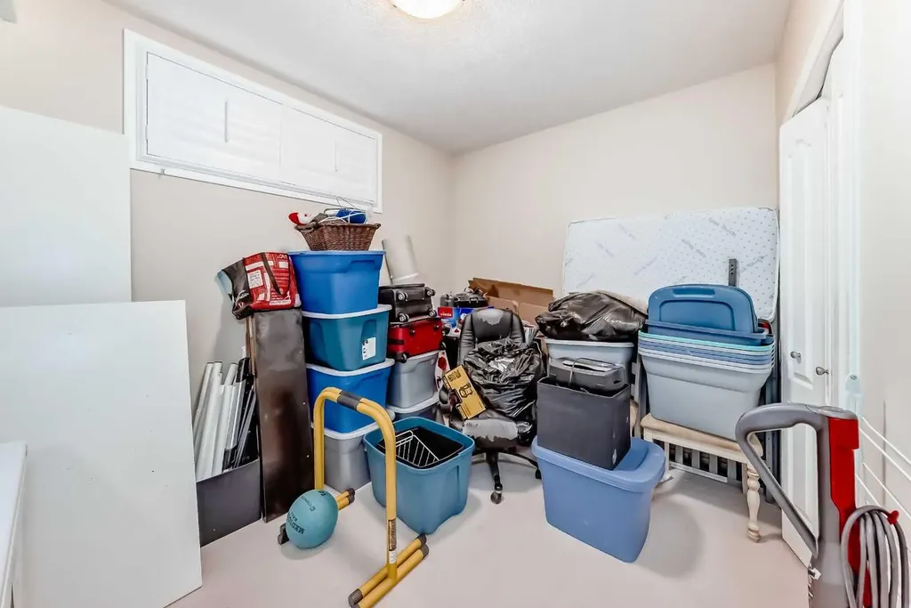 71 Hillcrest Street SW Airdrie AB T4B 0Y7