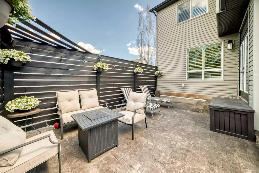 71 Hillcrest Street SW Airdrie AB T4B 0Y7
