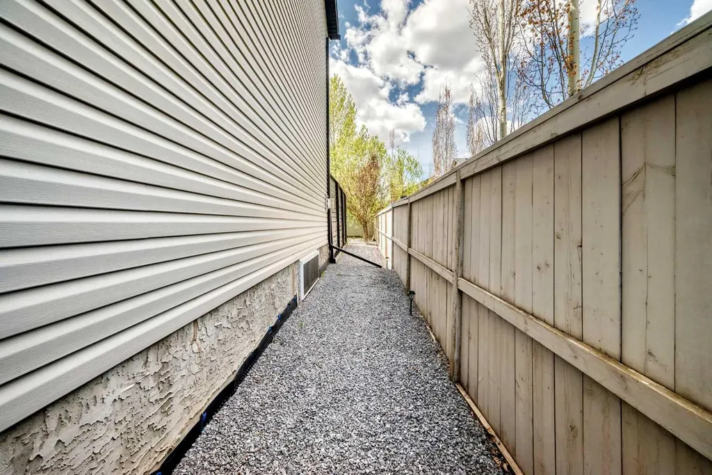 71 Hillcrest Street SW Airdrie AB T4B 0Y7