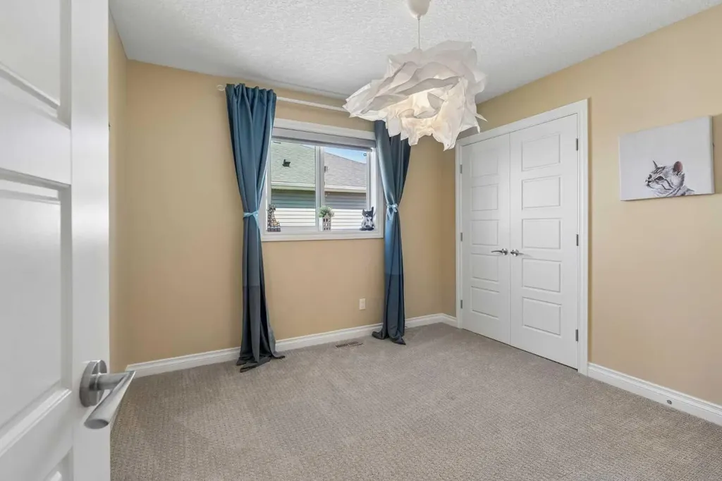 280 Rainbow Falls Way Chestermere AB T1X 0T1