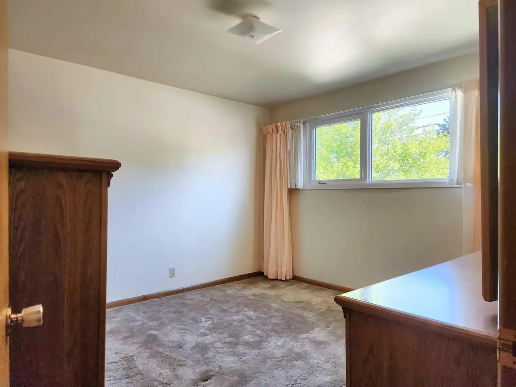 1405 13 Avenue N Lethbridge AB T1H 1T3