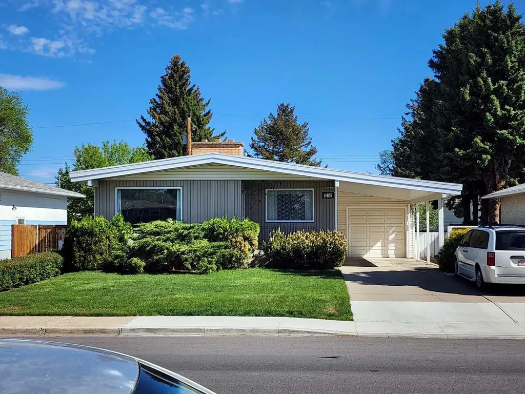 1405 13 Avenue N Lethbridge AB T1H 1T3
