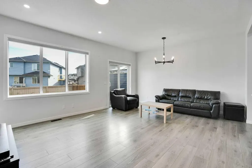 1014 Bayview Rise SW Airdrie AB T4B 5K4