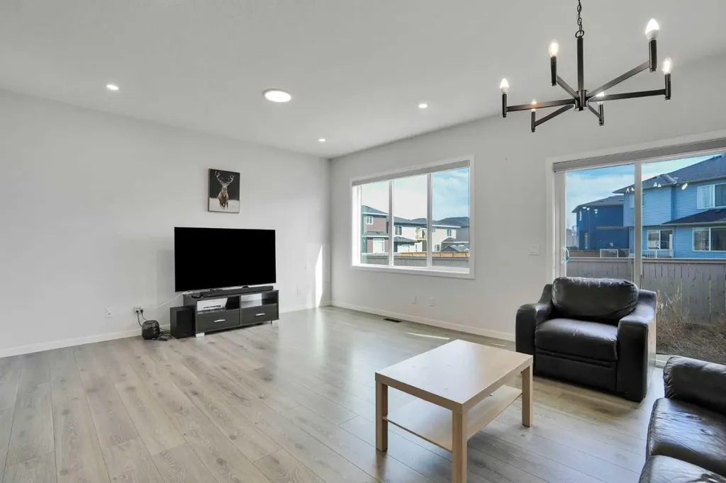 1014 Bayview Rise SW Airdrie AB T4B 5K4